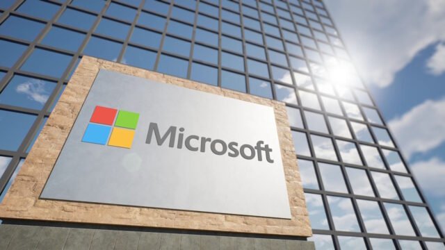 Microsoft Outlook Issues Hit Artemis II Commander